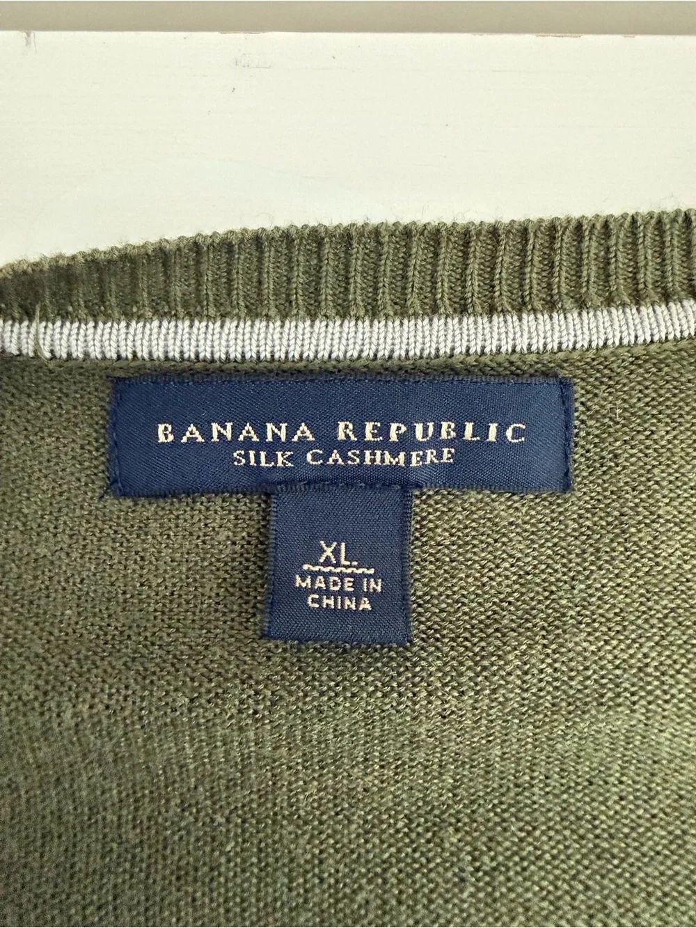 Banana Republic Silk Cashmere Olive V Neck Sweater XL